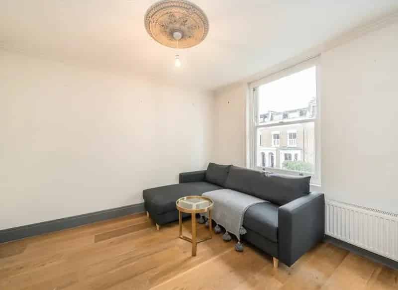 Refurbished 2-Bedroom Period Conversion Chippendale Street