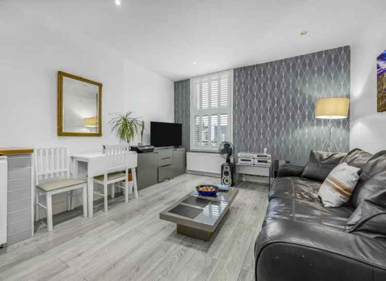 Two Bedroom First Floor Flat Near Streatham Common
