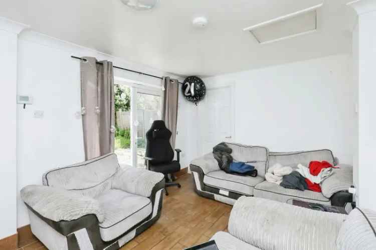 5 Bed House Extended Accommodation Driveway Parking Enclosed Garden