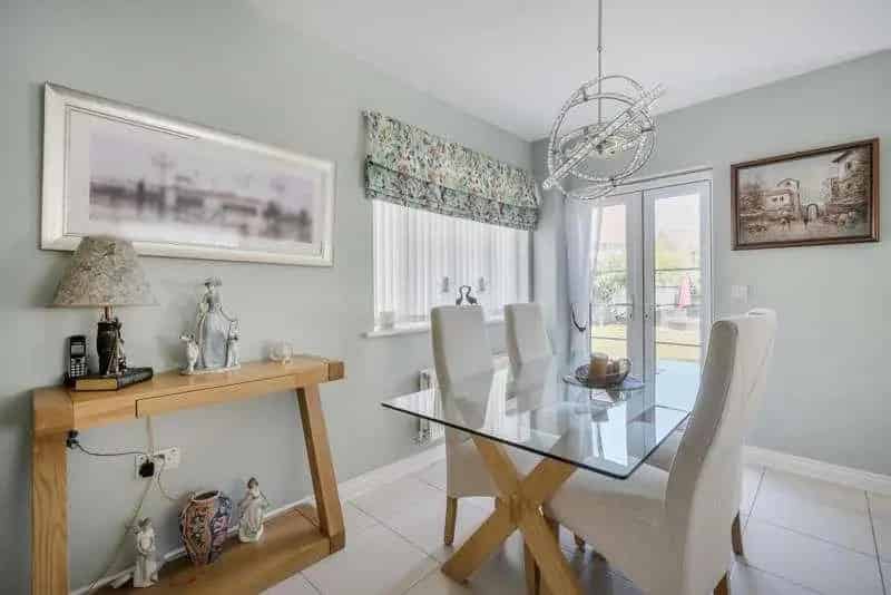 4 Bed House For Sale - Spacious Family Home