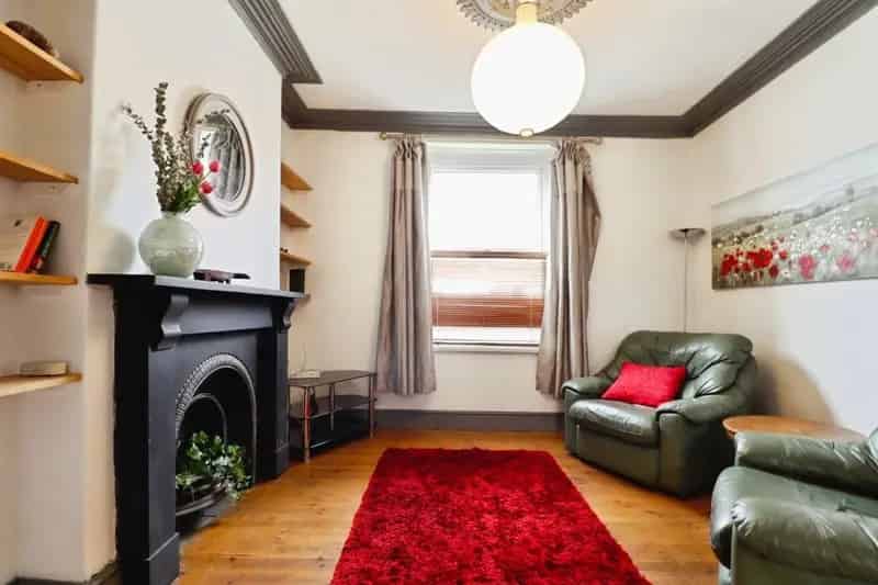 3 Bedroom Mid Terrace House in Splott - No Chain