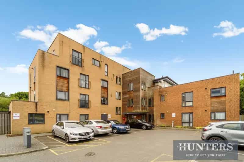 2 bedroom Flat
 For Sale 
Total Size: 751 SQ FT