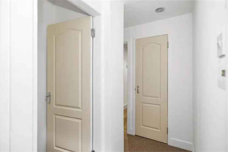 1 Bed Flat - Maindoor with 1 Reception Room