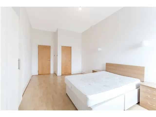 2 Bedroom Flat for Sale in Historic Glasgow Building