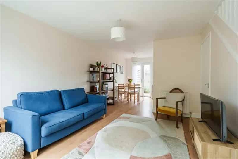 2 Bed Semi Detached House with Garden and Garage