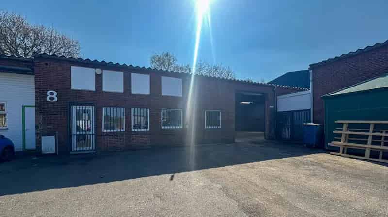 Modern Office Unit Near Warwick University with 5 Parking Spaces
