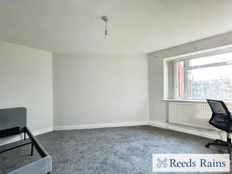 2 Bedroom Flat for Sale Salford Newly Renovated Modern Amenities