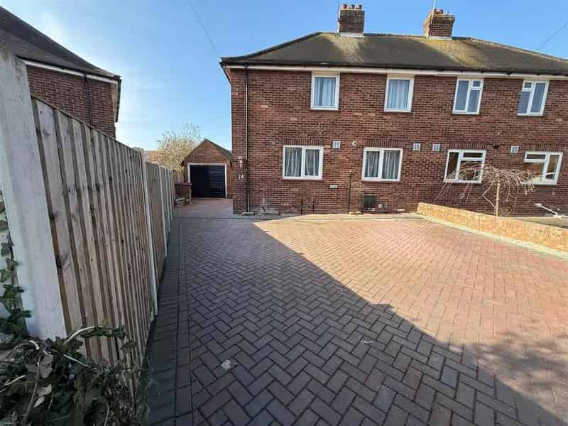 4 Bedroom Semi Detached House To Rent