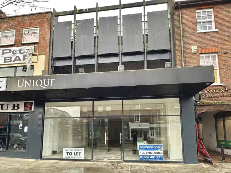 Shop to let High Street North Dunstable
