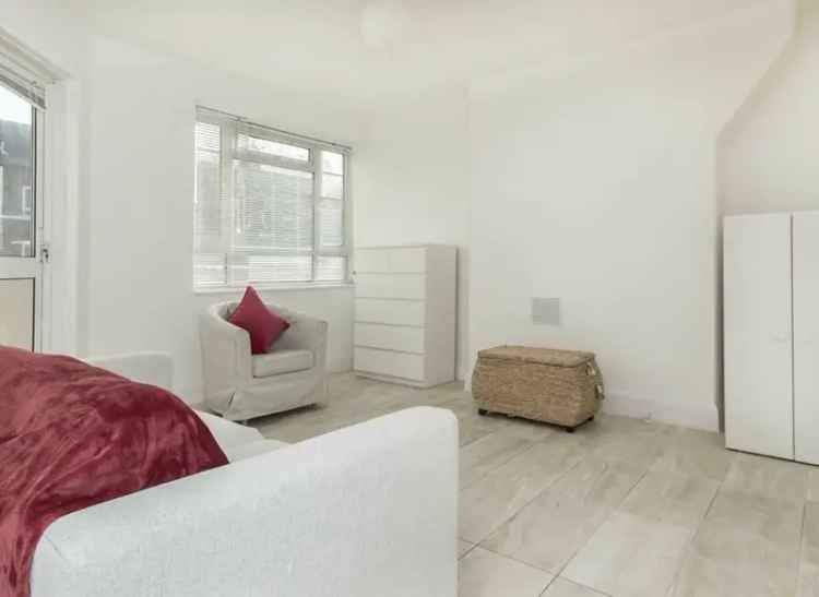 Three Bedroom Flat Near White City Station