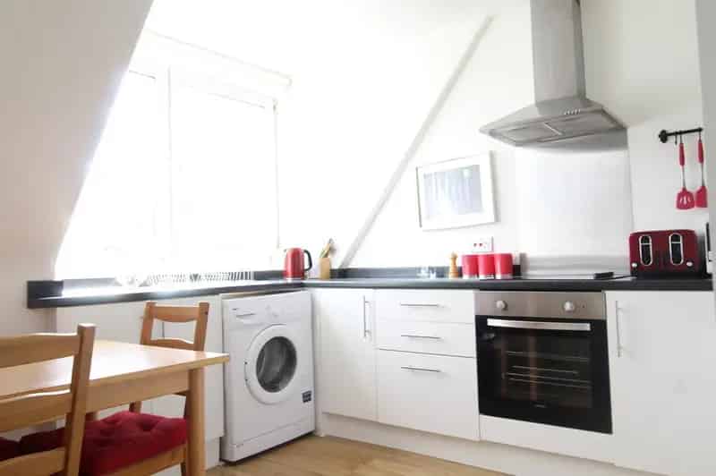 2 Bedroom Flat to Rent - May 19th Available