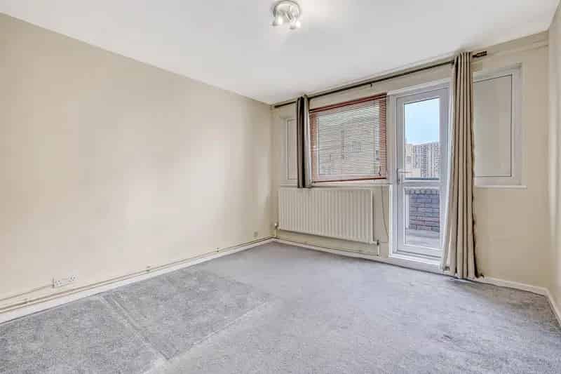 2 Bedroom Apartment House to Rent in Bow