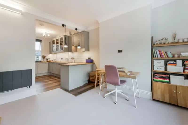 Refurbished Studio Flat W4 Central Location
