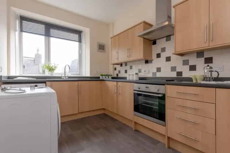 Aberdeen University HMO Licensed 3 Double Bedroom Flat