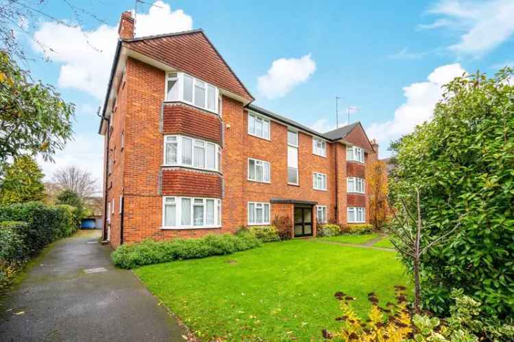 2 Bedroom Flat for Sale Near Surbiton Station