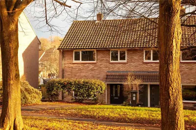 3 Bedroom End Terrace House For Sale