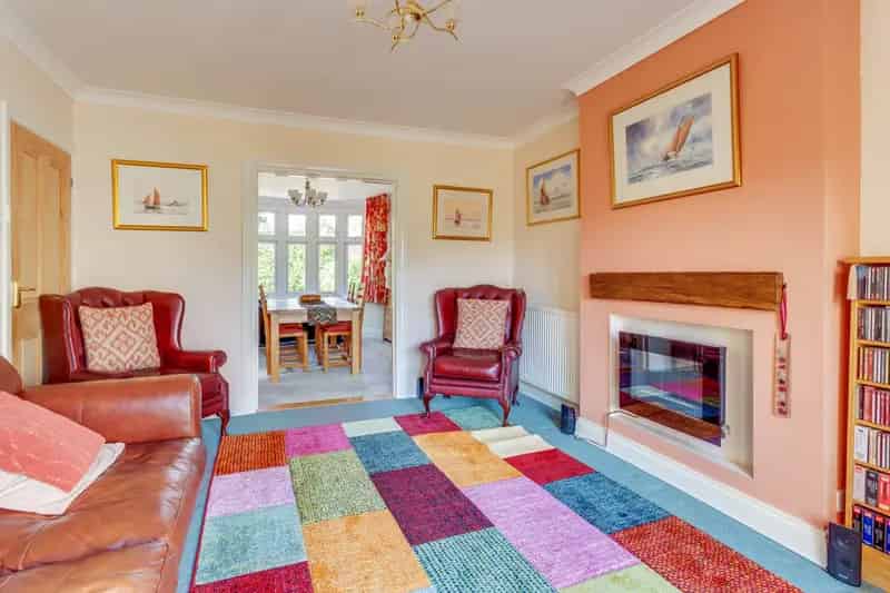 4 Bedroom Detached House to Rent in Caversham Heights