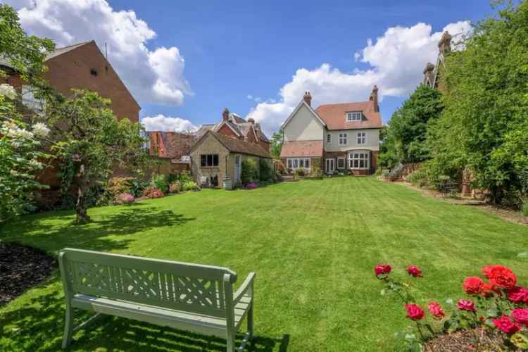 7 Bedroom Detached House for Sale Near Bedford Town Centre
