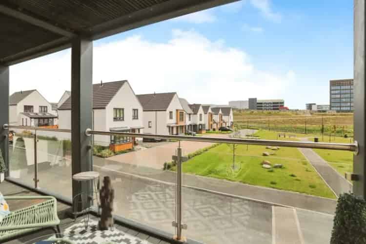 2 Bed Apartment Thorpe Park Leeds