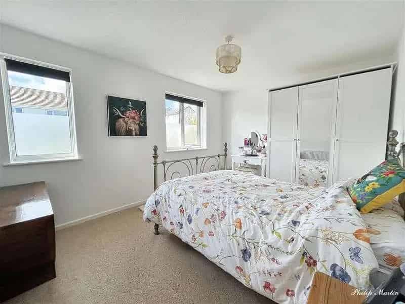 4 Bed Detached House for Sale Large Garden Two Garages