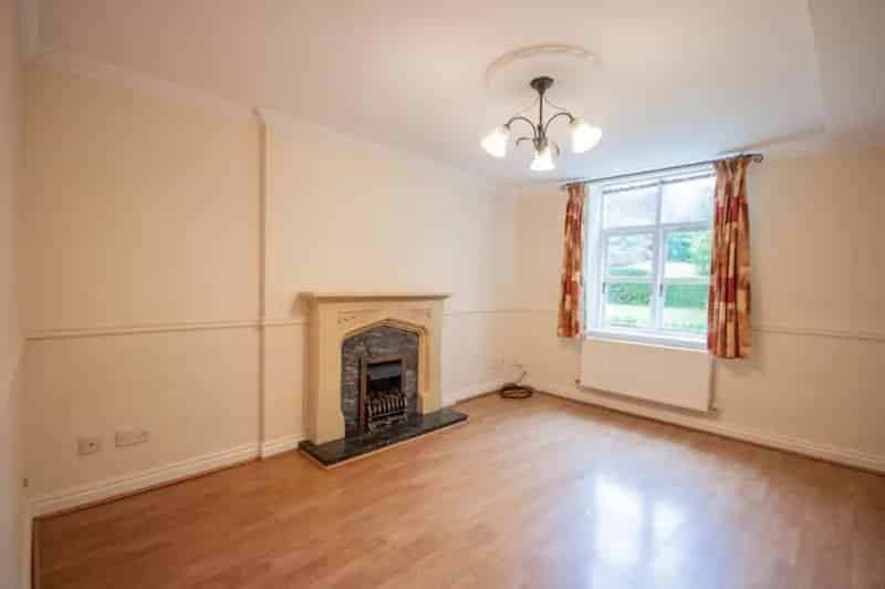 2 Bedroom House To Let Old School Conversion Gas Central Heating Parking