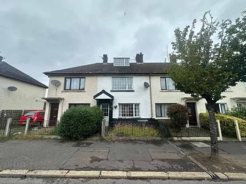 2 Bed Mid Terraced House with Converted Attic