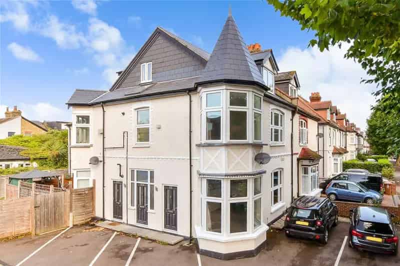 2 Bedroom Maisonette for Sale near Sutton High Street