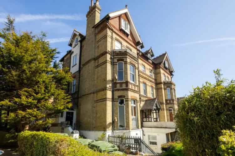 2 Bedroom Flat for Sale Folkestone Kent CT20