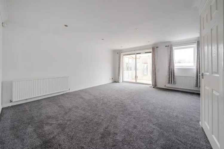 3 Bedroom Semi-Detached House Lilibrooke Crescent