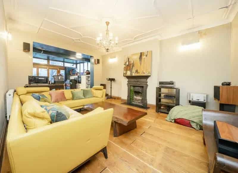 3-Bedroom Apartment with Private Garden  Near Finchley Road and Golders Green