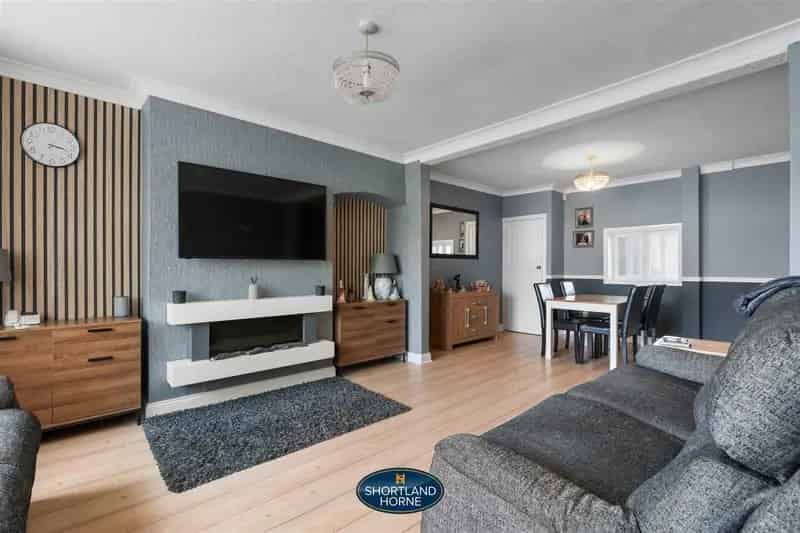 3 Bedroom End Terrace House to Rent