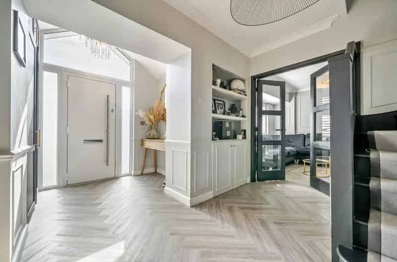 5 Bedroom Detached House Cuffley Modern Family Home