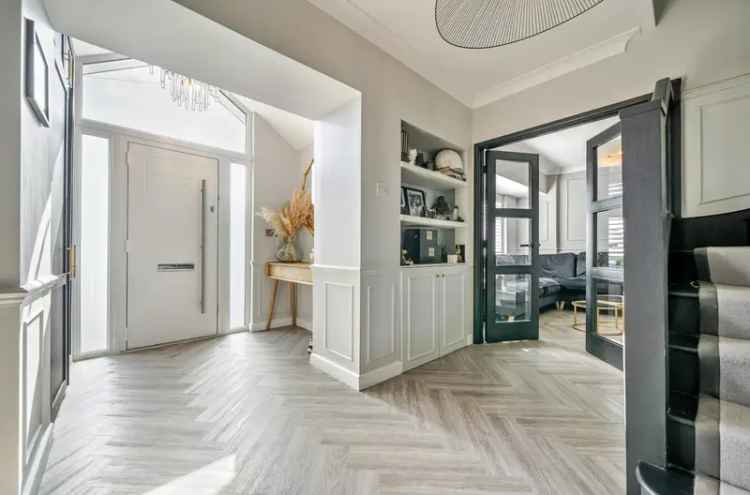 5 Bedroom Detached House Cuffley Modern Family Home