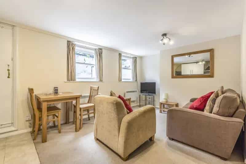 One Bed Flat near Waterloo Station  Georgian House Communal Garden