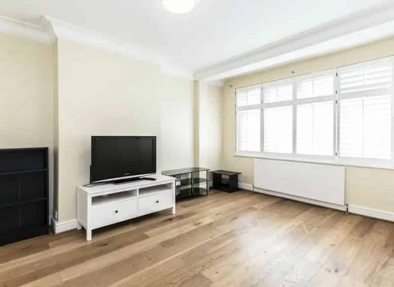 Four Bedroom House with Garden and Driveway Near South Merton and Morden Stations