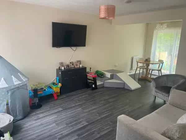 3-Person End of Terrace House with Garden and Driveway