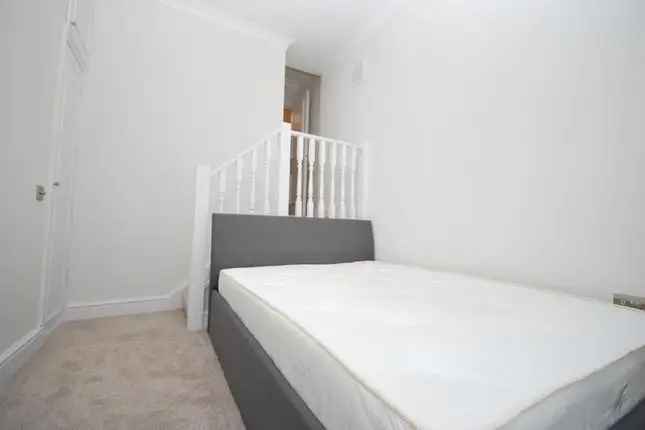 2-Bedroom Flat to Rent in Kensington SW5 - Short Let Available