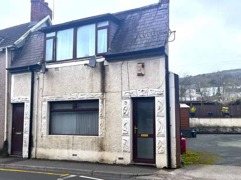 Spacious Studio Apartment Clydach Zero Deposit Available