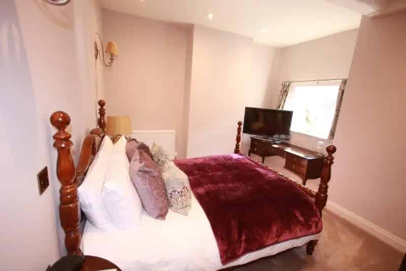 6 Bed House for Sale in Popular Village