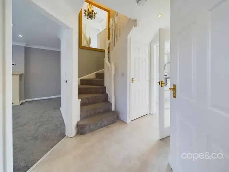 4 Bedroom Detached House to Rent