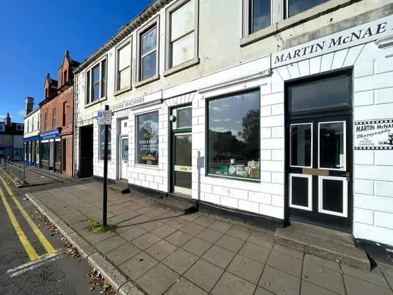 Ground Floor Unit in Busy Town Centre