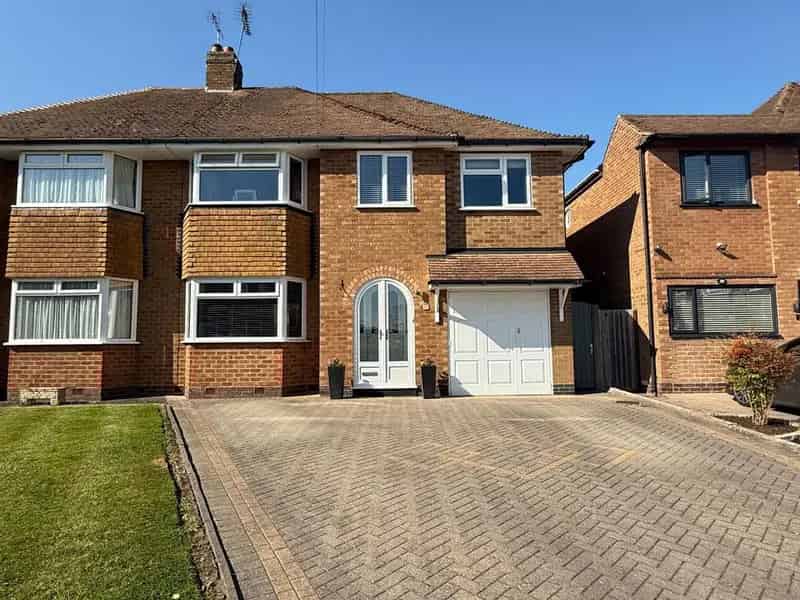 5 Bedroom Semi Detached House For Sale