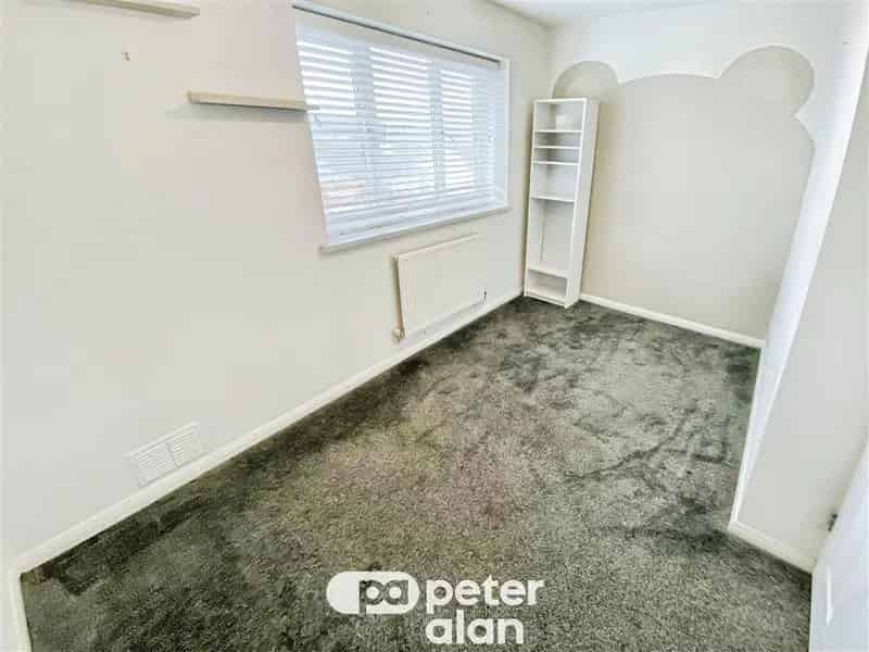 2 Bedroom End Terrace House with Garden and Parking