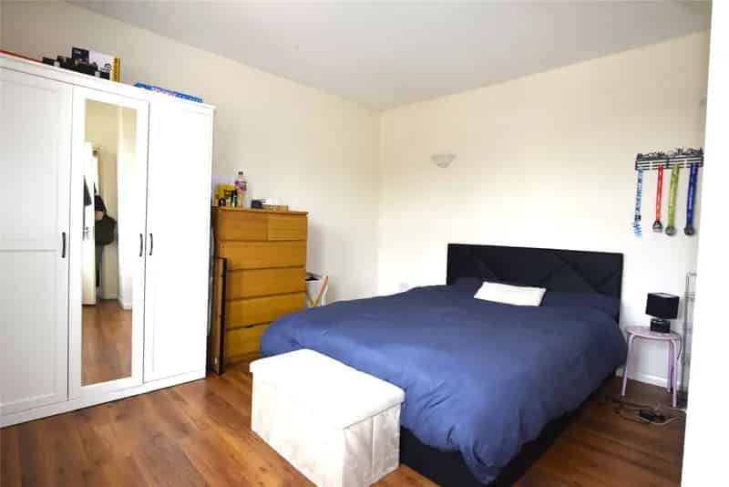1 Bedroom Flat to Rent Near Transport and Amenities