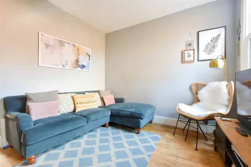 2 Bedroom Semi Detached Cottage Dorking