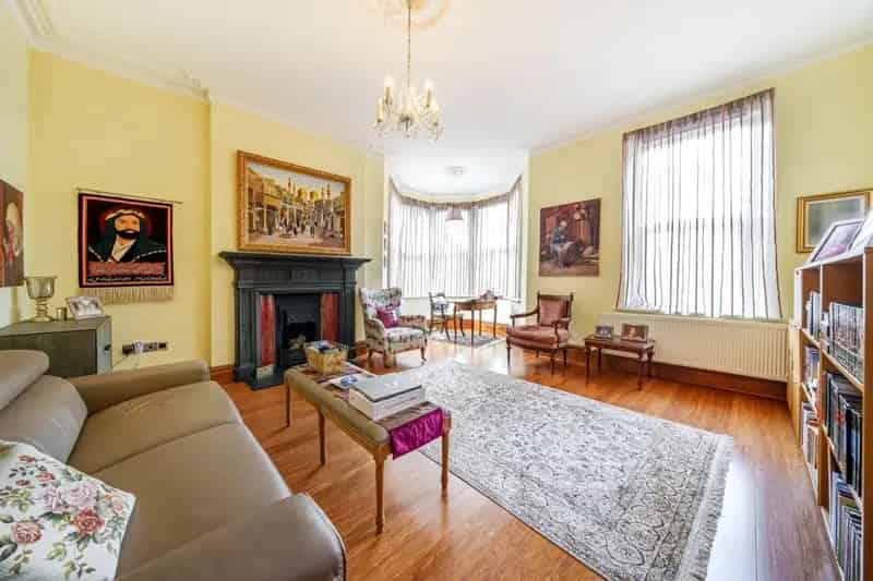 5 Bedroom Family Home Ealing Common 3900 sq ft