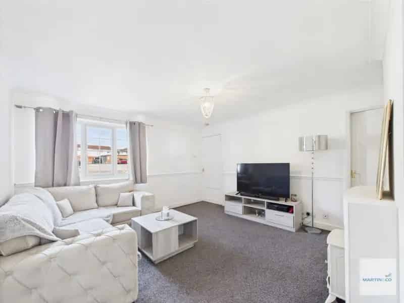 3 Bedroom End Terrace House For Sale No Onward Chain