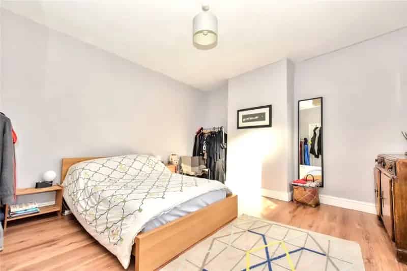 Three Bedroom End Terrace House in Kirkstall