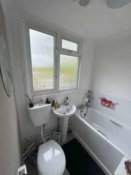 2 Bed Split Level Maisonette with Loft Storage and Sheds