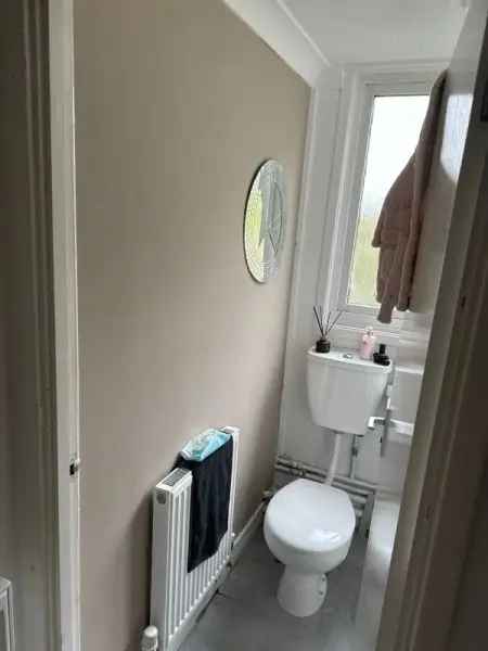 Flat For Rent in Borough of Spelthorne, England